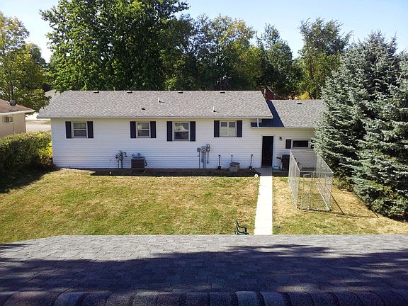 4th image of 106 9th Ave N