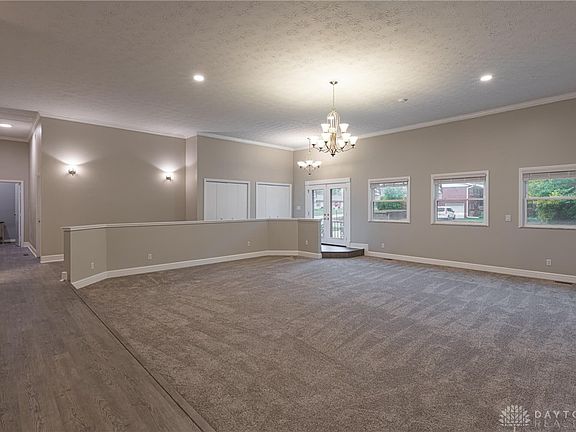 4th image of 167 Crest Hill Ave