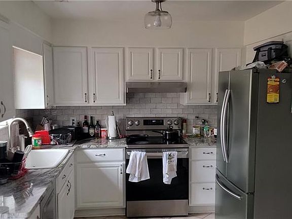 3rd image of 1400 Larkview Drive