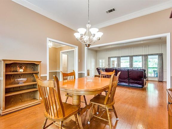 2nd image of 3601 Plymouth Dr