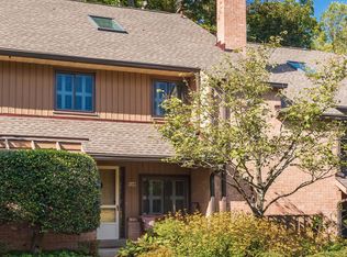377 Paoli Woods Dr, Paoli, PA 19301