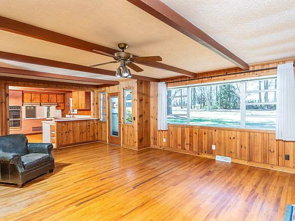 5th image of 704 Pearces Rd