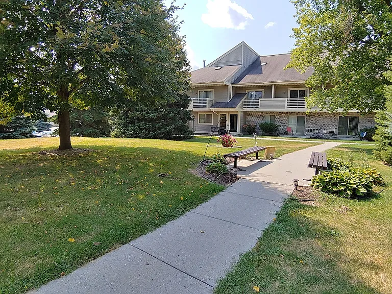 Woodfield Apartments — Photo 9