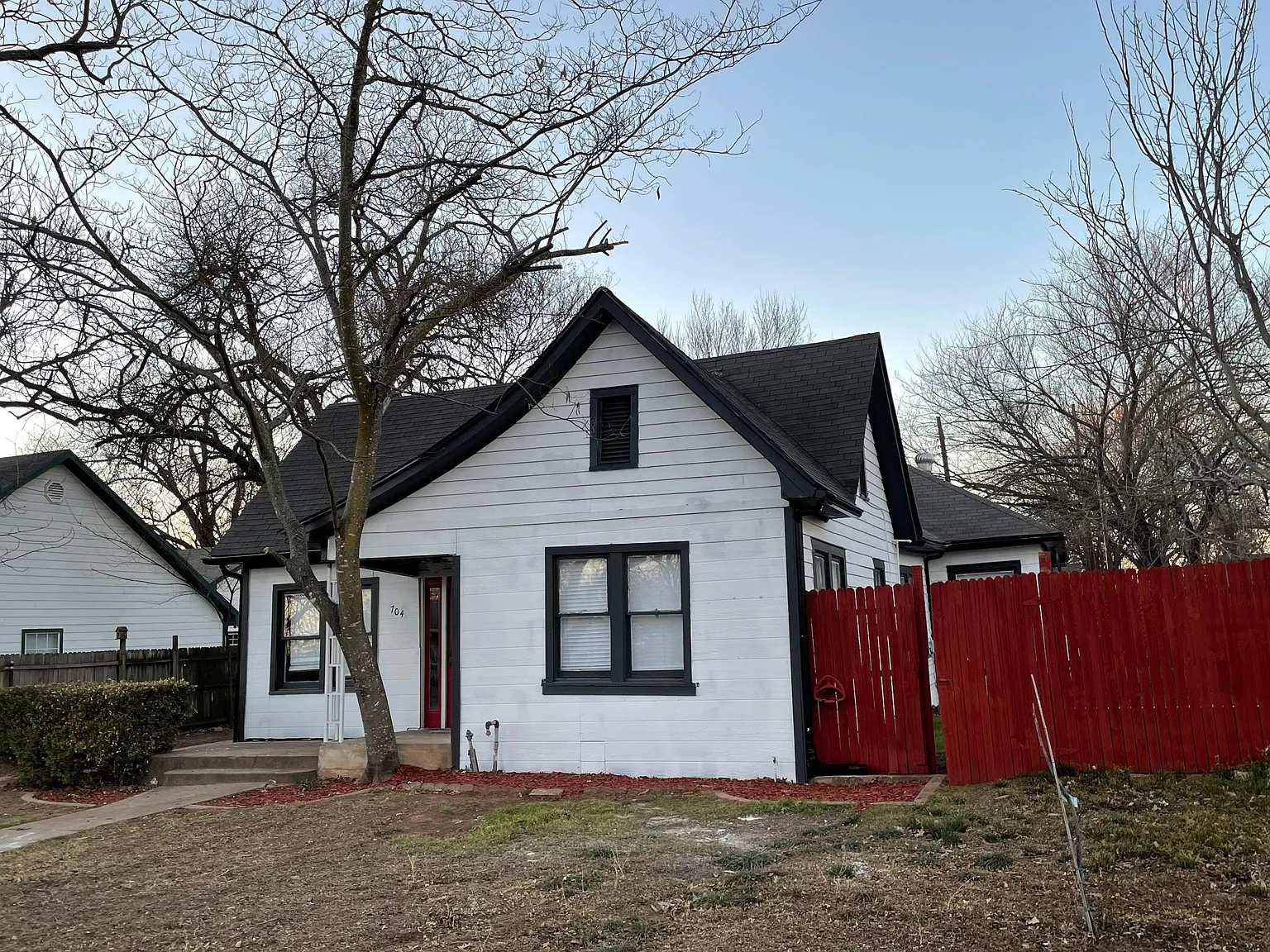 704 Williams Ave — Photo 3