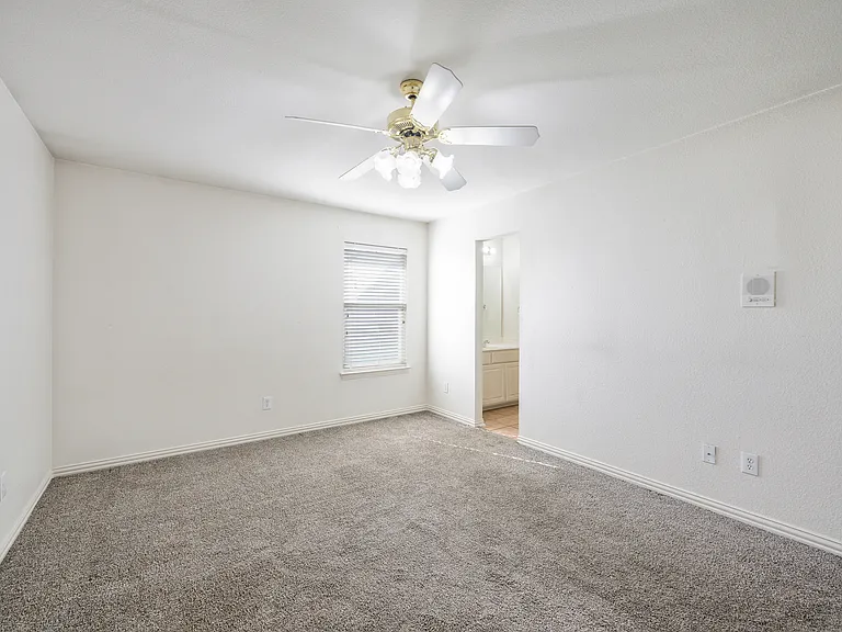 8708 Brook Hollow Dr — Photo 13