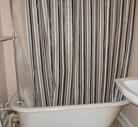 4th image of 1024 Westport Dr APT 2