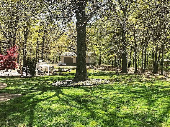 Beautiful park like yard!