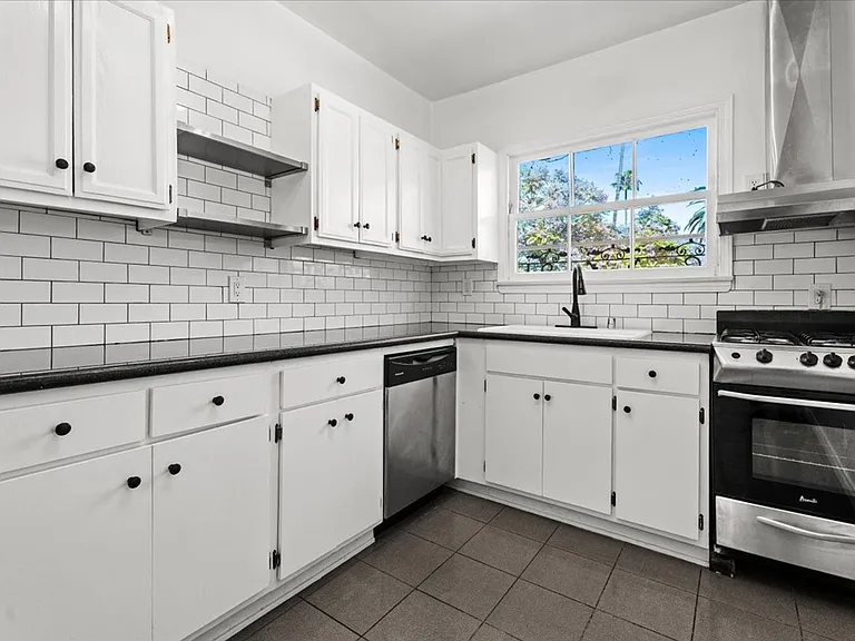 1029 S Westmoreland Ave #201 — Photo 10