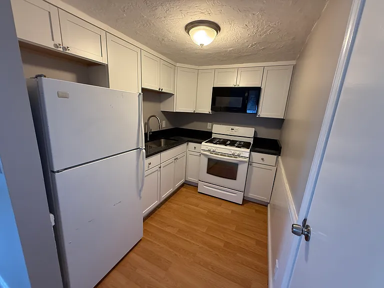 703 Rodman St #2R — Photo 10