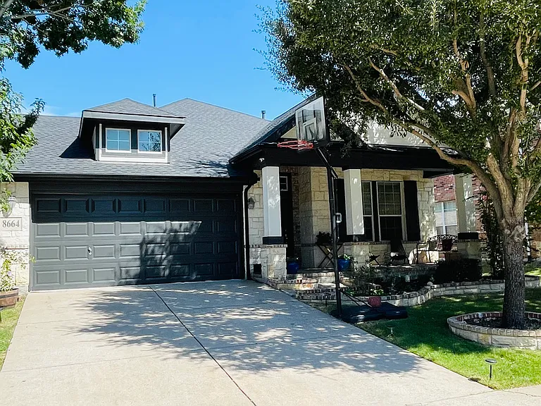 8664 Robertson Dr — Photo 2
