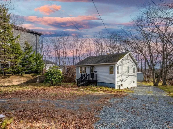 18 Layton Rd, Halifax, NS B3P 1Z8