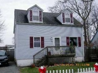 102 Rugby Dr, Shirley, NY 11967