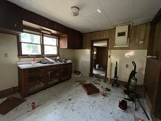 1009 Ernest St — Photo 10