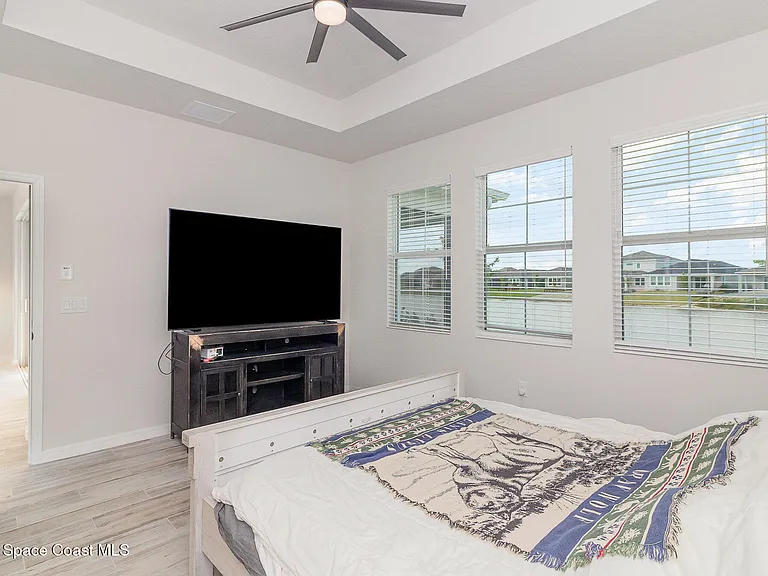2406 Kamin Dr — Photo 10