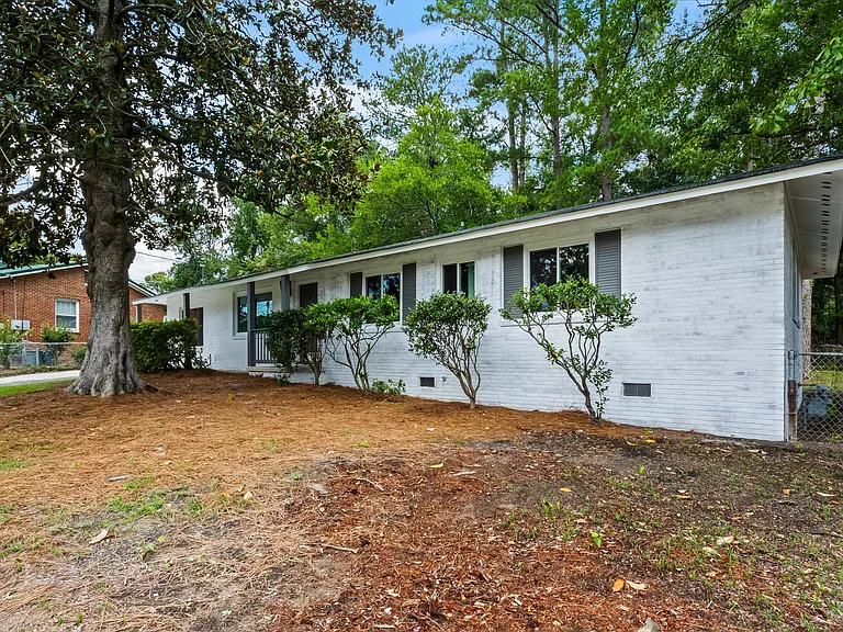 1728 Sandalwood Dr — Photo 3