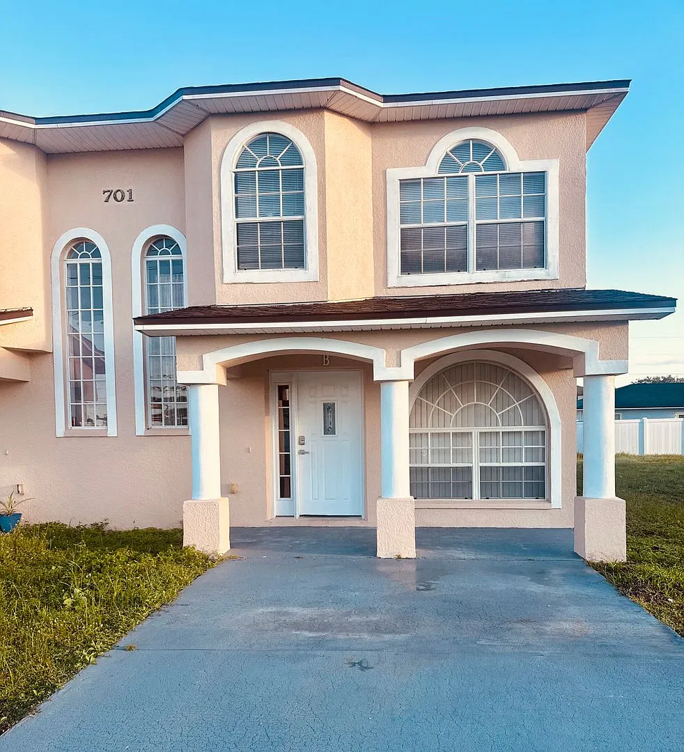 Town Home style Duplex in Poinciana — Photo 1