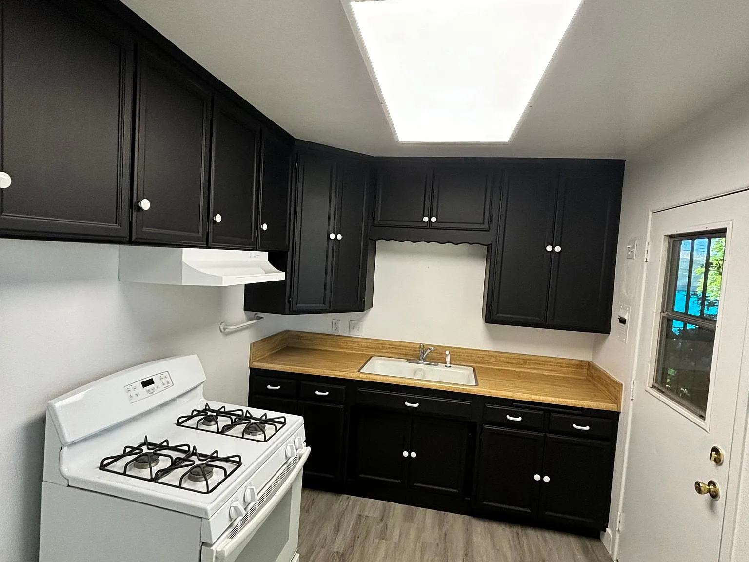10404 Mountain View Ave — Photo 3