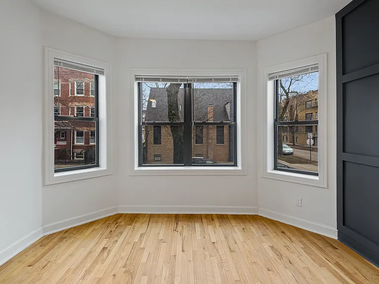 1904 N Whipple St #101 — Photo 10