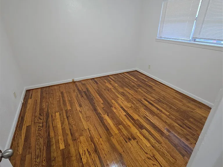 301 Avondale St #28 — Photo 16