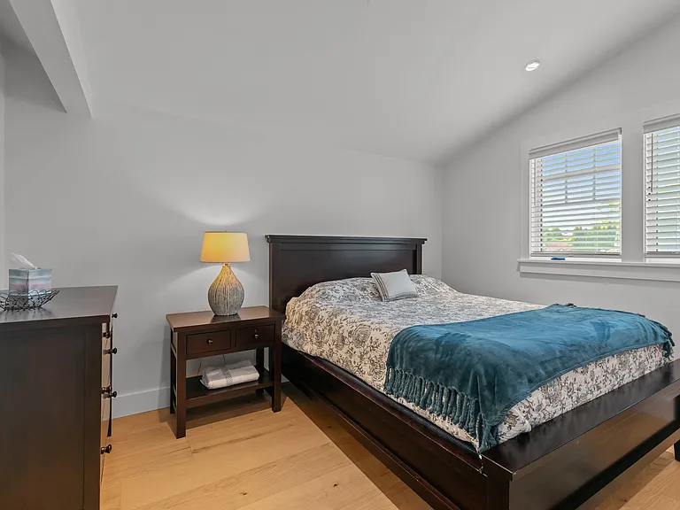109 Carroll Ave — Photo 34