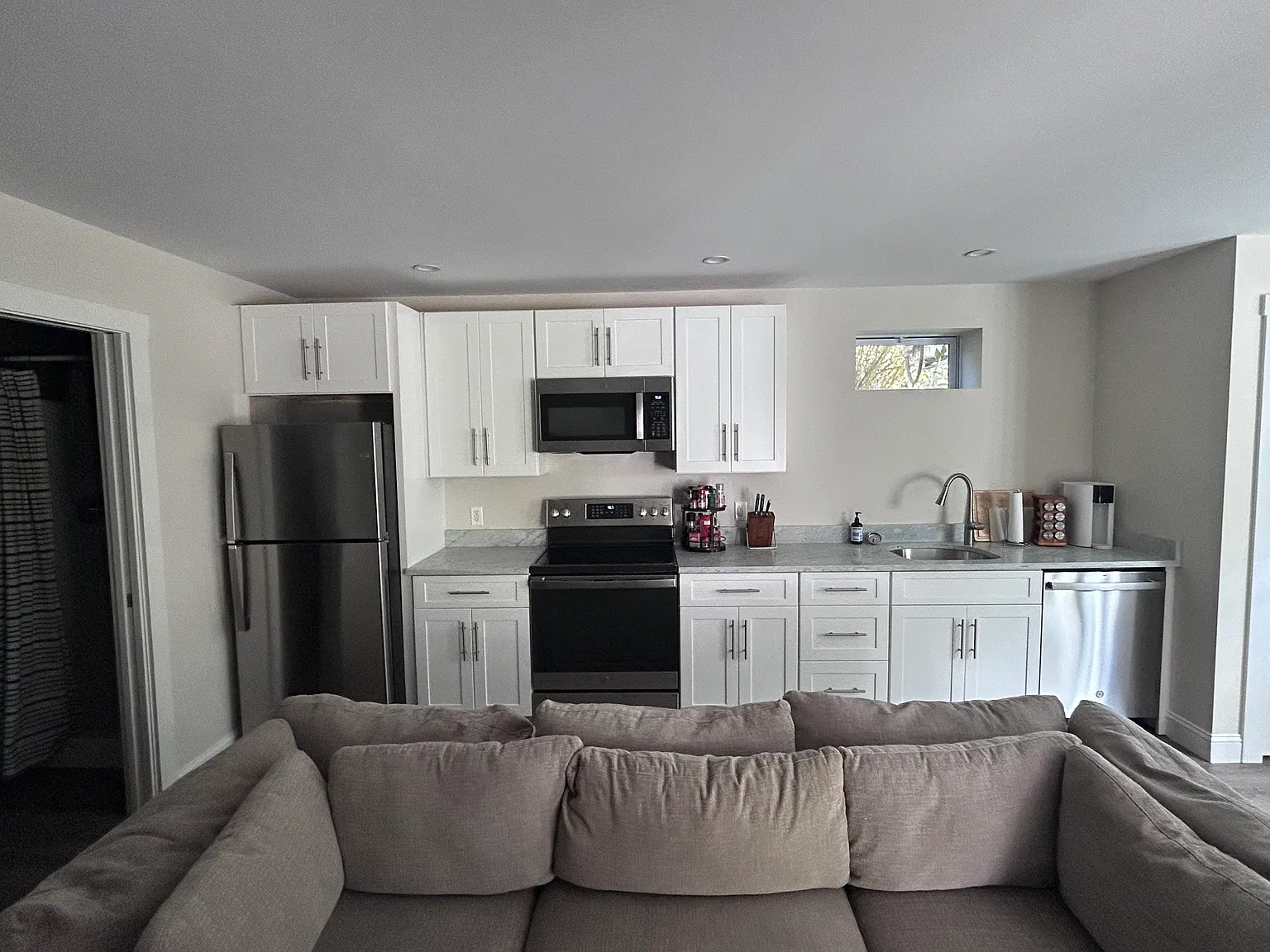 Studio, 575 sqft, $2,100 — Photo 4