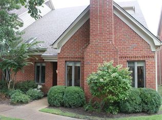505 W Racquet Club Pl, Memphis, TN 38117