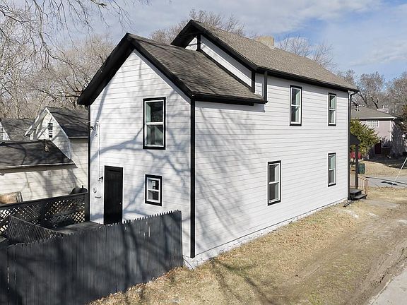 2nd image of 301 Pottawatomie St