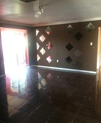 4th image of 7361 Shaw Ave