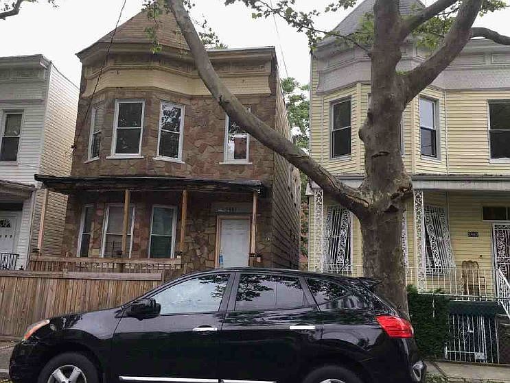 1st image of 3985 Carpenter Ave