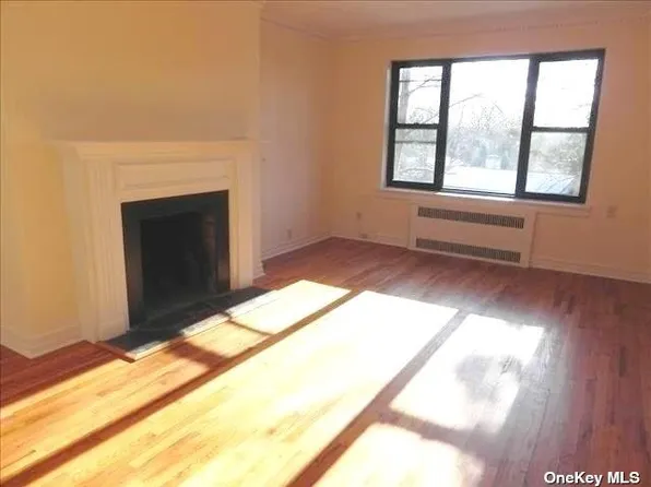 160 S Middle Neck Rd APT 3G, Great Neck, NY 11021