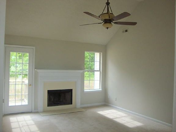 3rd image of 106 Bombay Ln