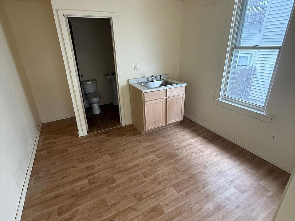 1st image of 2423 S 28th St