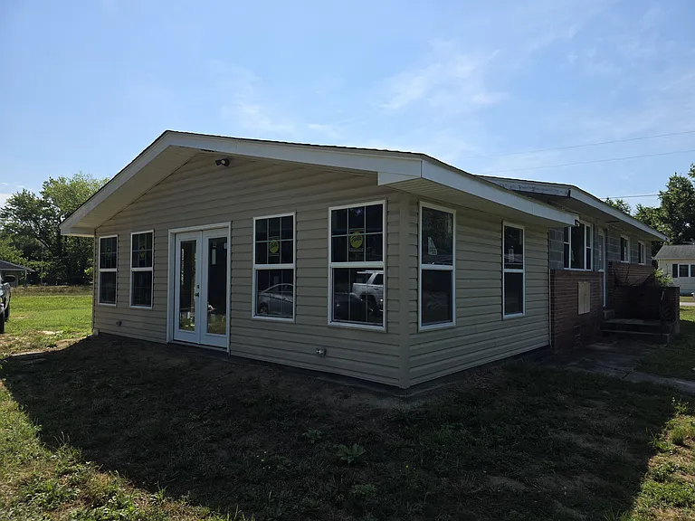 24382 Macarthur Dr — Photo 2