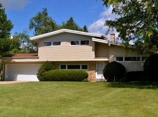 N49W17800 Christopher Ct, Menomonee Falls, WI 53051