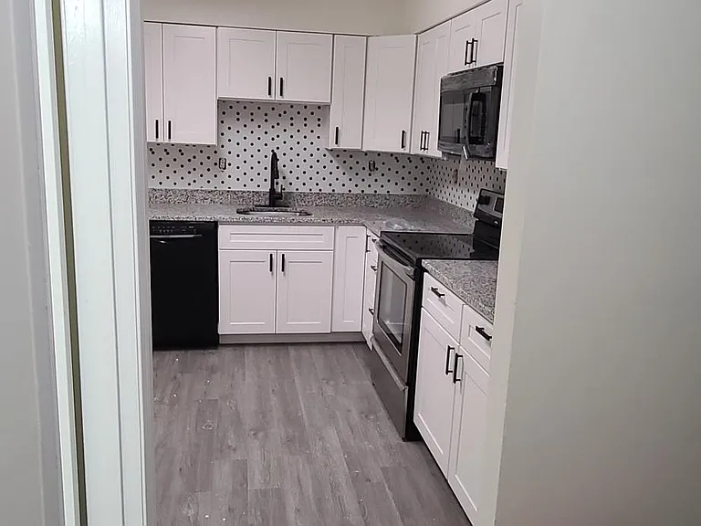5663 Independence Cir — Photo 11