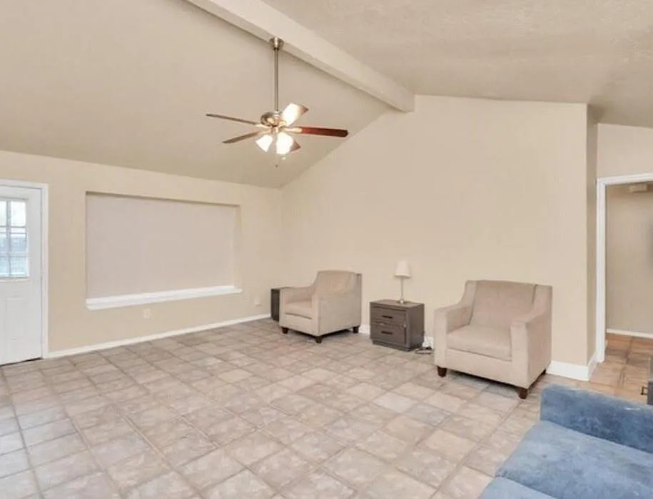 4 bed, 2.0 bath, 1708 sqft, $2,000 — Photo 4