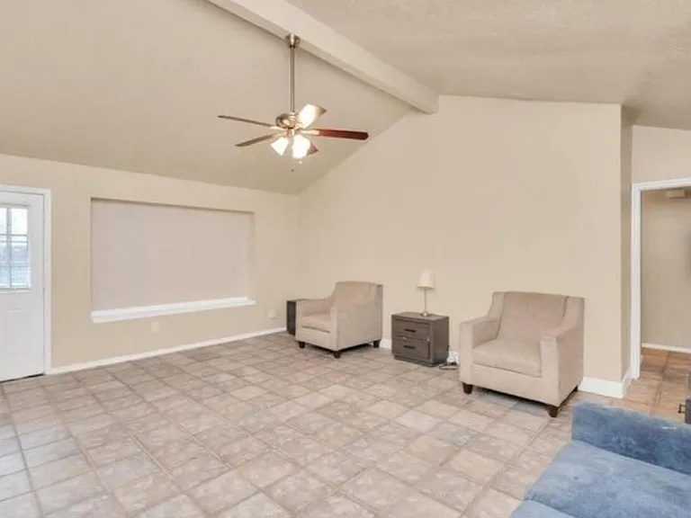 4803 Beechaven St — Photo 4