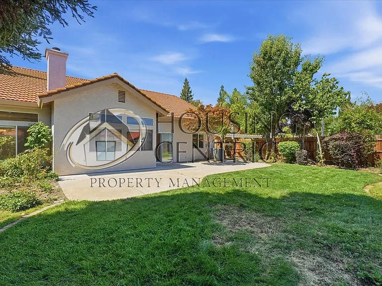 108 Pembury Way — Photo 35