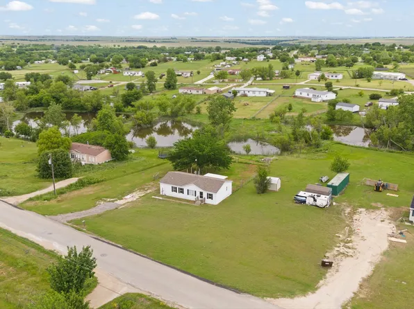 5812 Kentucky St, Joshua, TX 76058