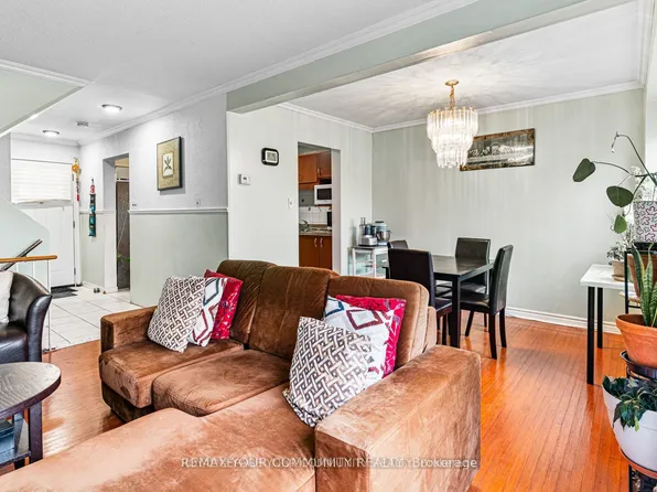 336 Fleetwood Cres, Brampton, ON L6T 2E7