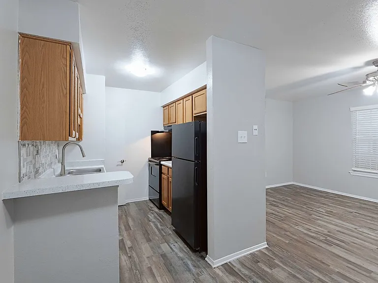 Ambassador Apartments — Photo 34