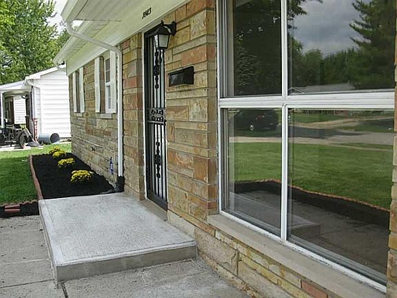 3rd image of 7843 Renfrew Dr