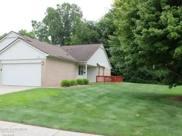 25268 Samantha Dr, Chesterfield, MI 48051