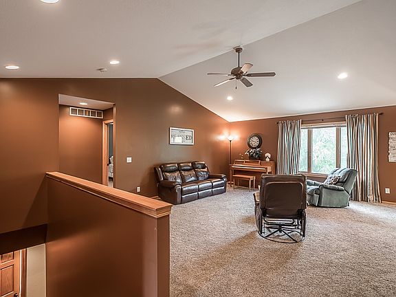 5th image of 509 Thomas Dr