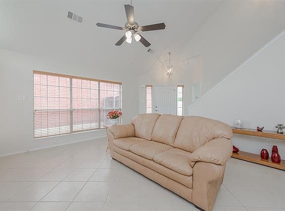 4th image of 533 Timber Way Dr