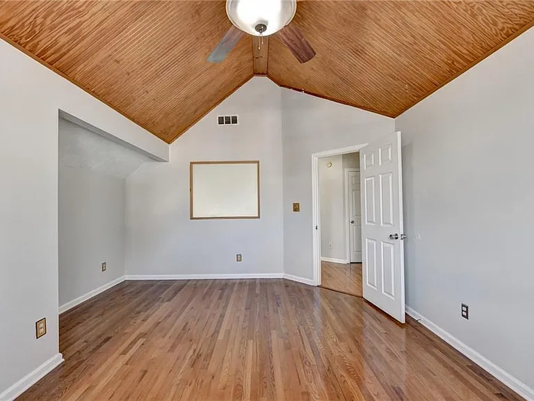 1112 Ashbury Dr — Photo 34