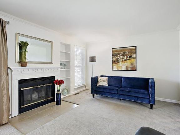 5th image of 942 Reynolds Farm Ln #9-B