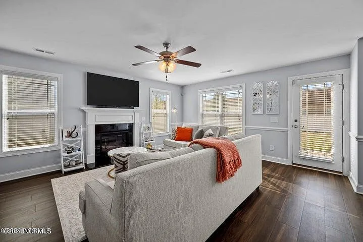 2327 Great Laurel Ct — Photo 4