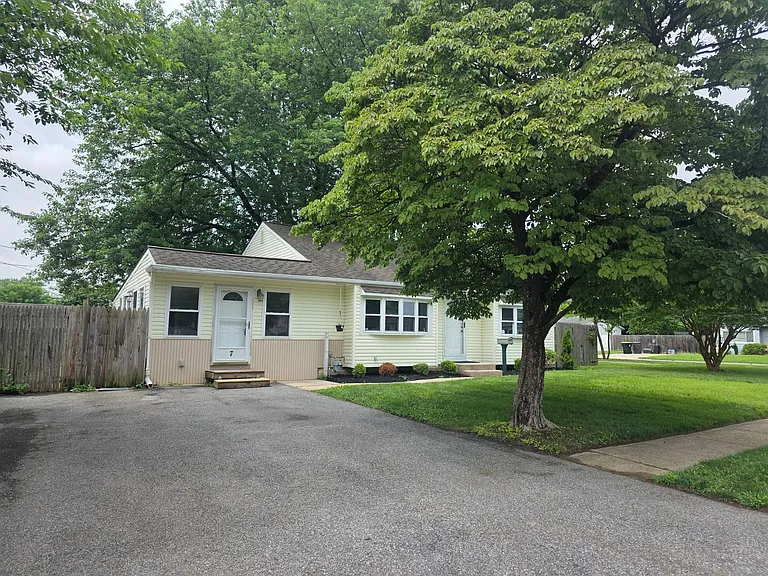 7 Todd Ln — Photo 4