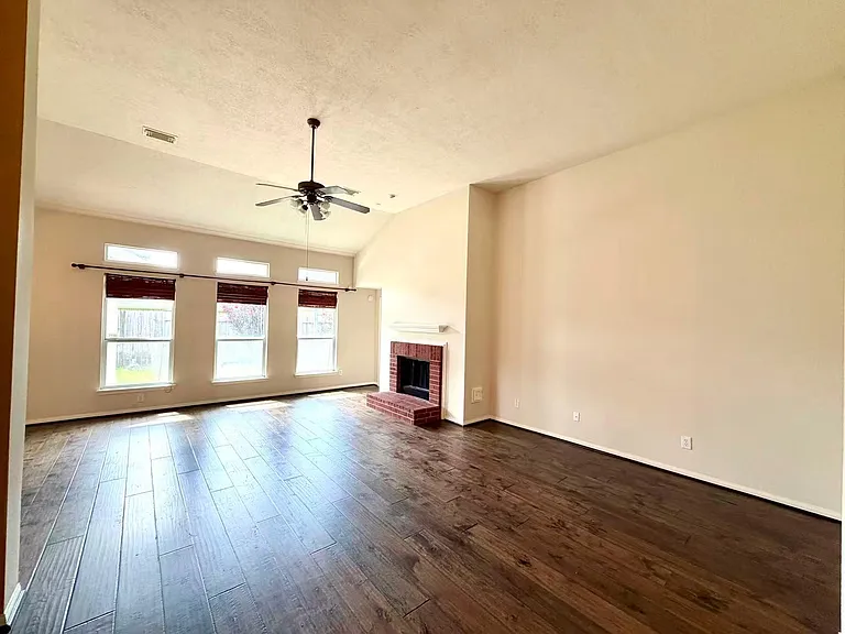 7018 Paradise Park Bnd — Photo 7